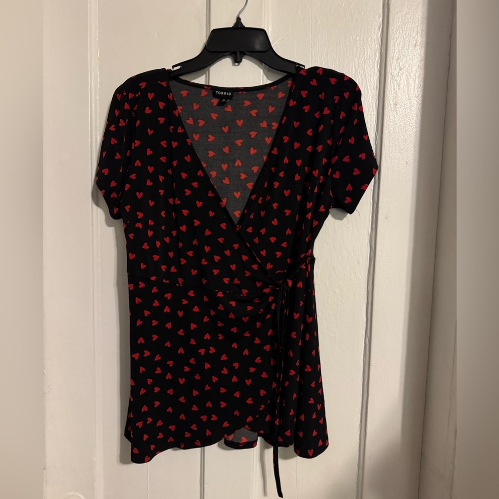 Torrid size 00 heart black and red wrap babydoll top